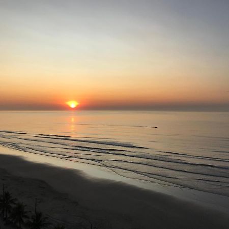 Mongagua Com Vista Para O Mar Pe Na Areia 外观 照片